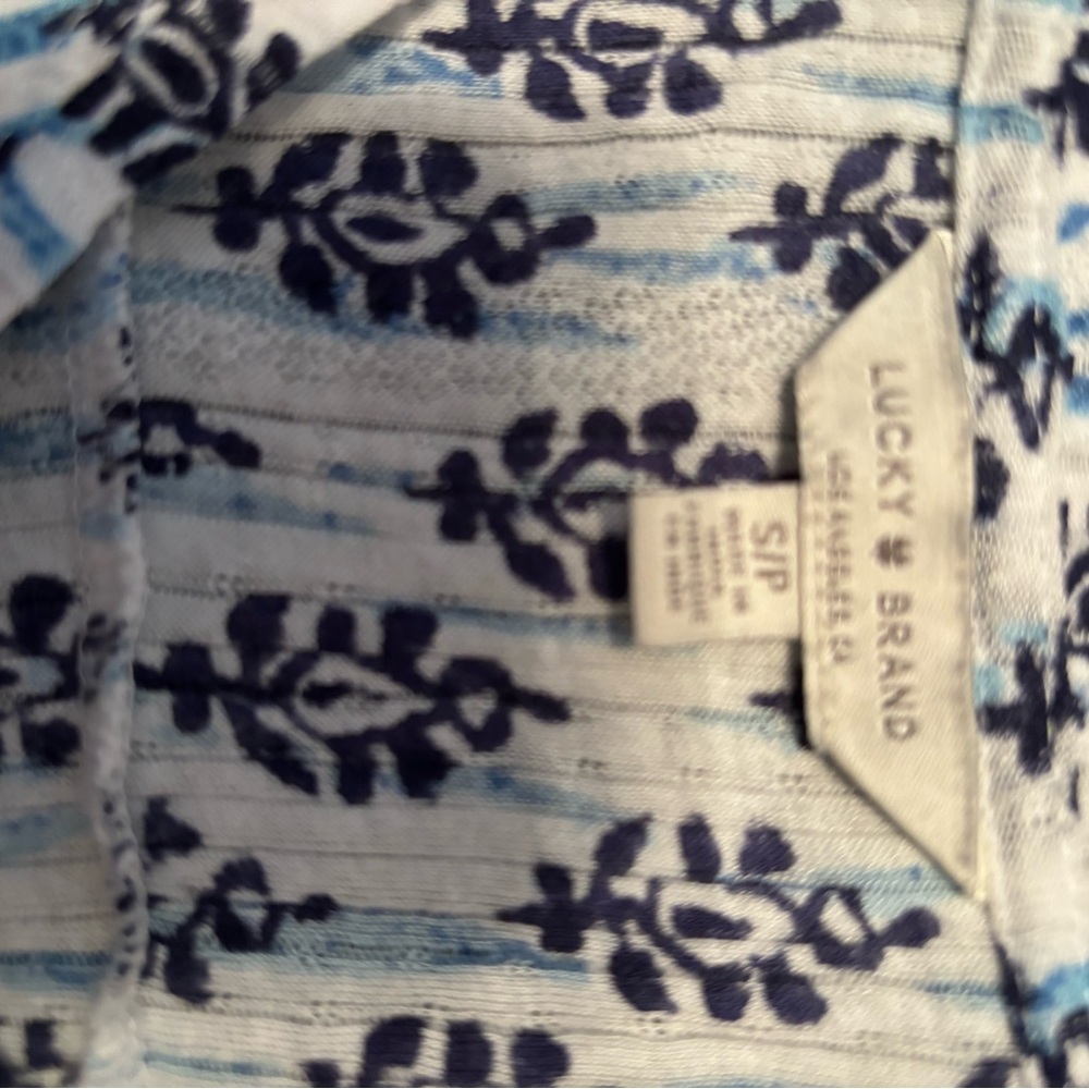 Lucky Brands Women’s Shirt -Size Small - Picture 4 of 4